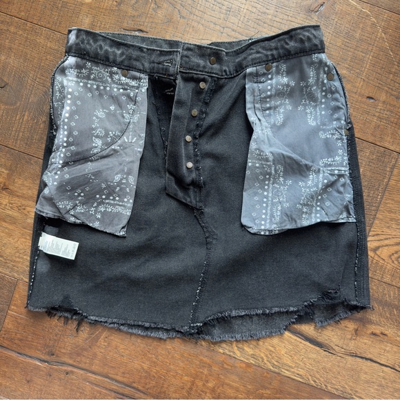 NWT- Free People Brea Cut Off dark Denim
Skirt size 28 - Picture 9 of 13